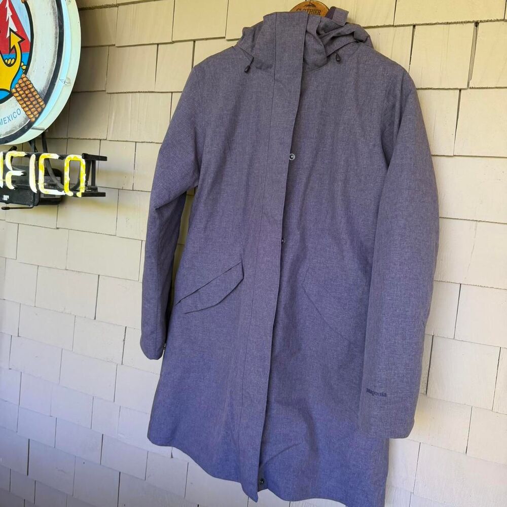 Patagonia Women's Grey and Navy Jacket